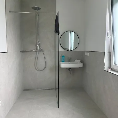 Grosse Ferienwohnung In *
