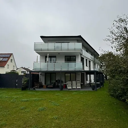 Grosse Ferienwohnung In דירה
